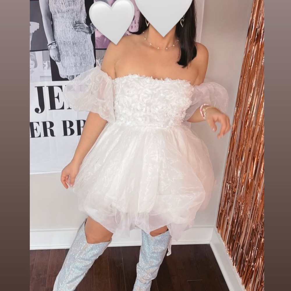 Elegant White Off-Shoulder Mini Dress